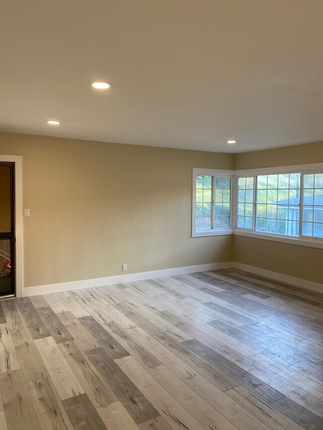 Living area - 4013 Don Tomaso Dr