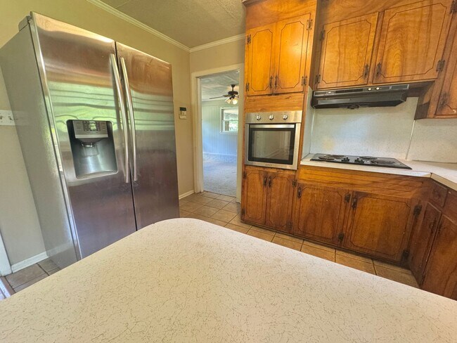 Building Photo - Rural Statesville - 3BR/1BA + Carport & Fu...