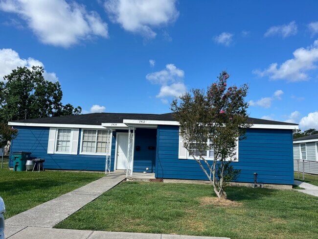 Building Photo - 2412 Rose Dr
