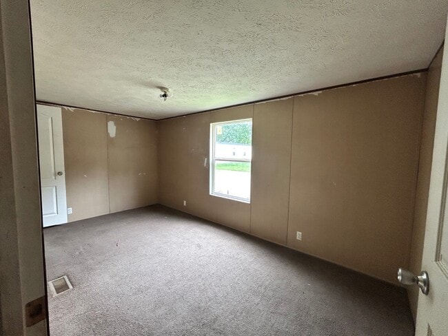 Building Photo - 2701 30 Mile Rd