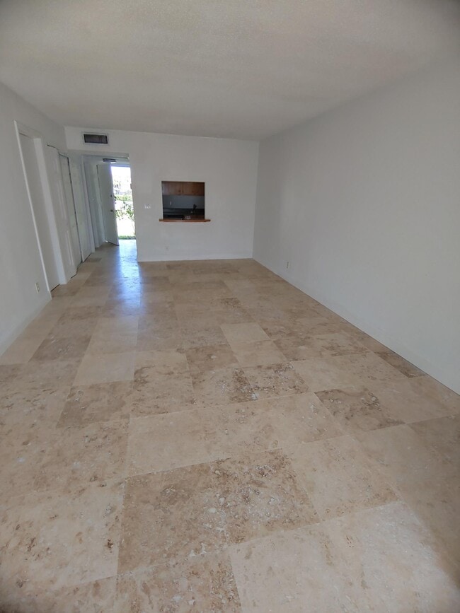 Foto del edificio - 9375 SW 8th St