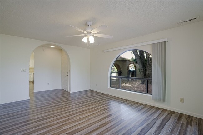 Building Photo - 1298 Tapadero Dr