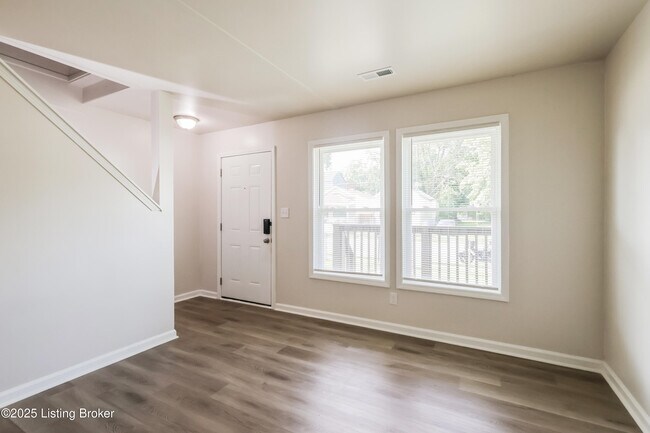 Foto del edificio - 2541 Rowan St