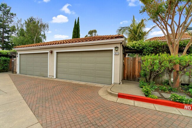 Building Photo - 4614 Redwood Rd