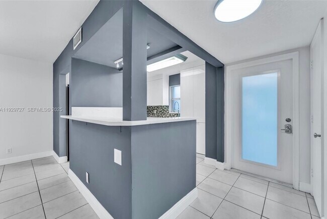 Foto del edificio - 2945 NW 68th St