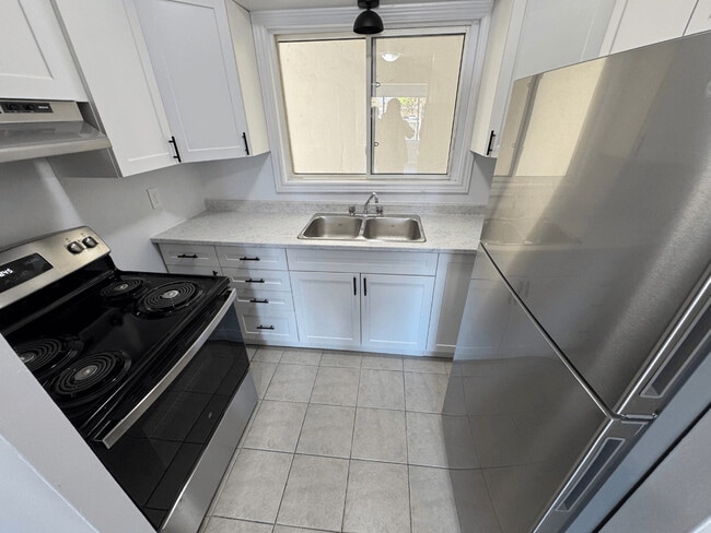 Building Photo - CONTINENTAL TOWNHOMES