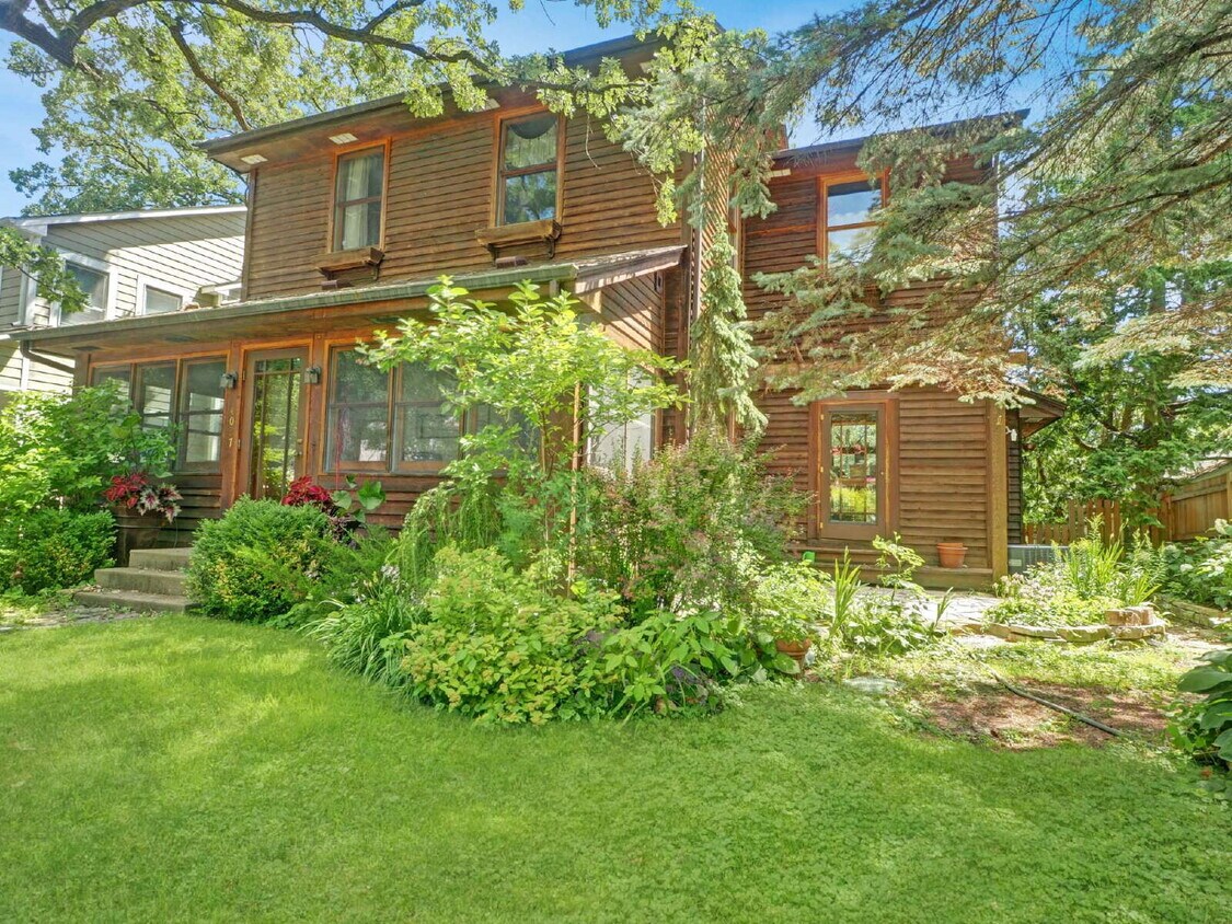 Primary Photo - Gorgeous 4 bedroom home in Linden Hills
