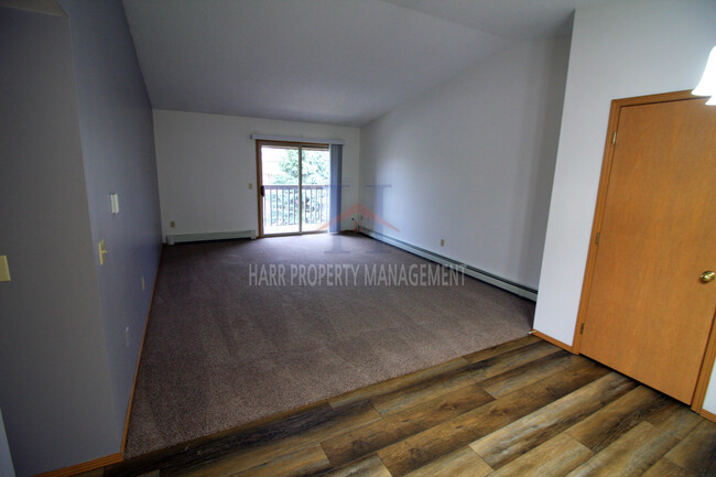 Building Photo - 5400 W 57th St