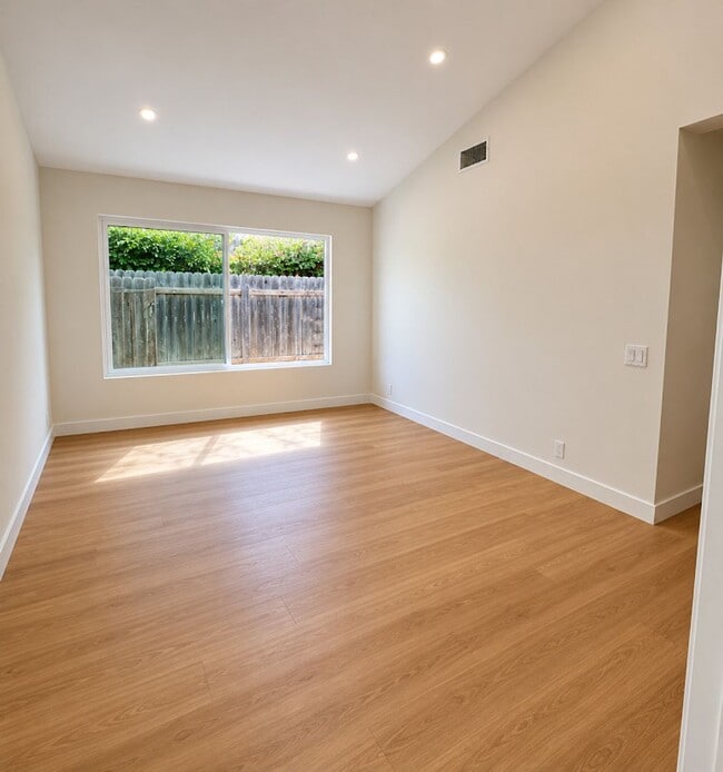 Building Photo - Beautifully Renovated 3BD/2BA Home in the Highly Desirable Pelican Way Community!