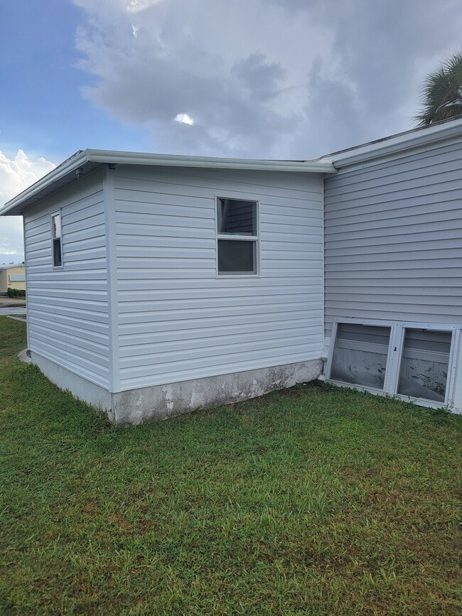 Building Photo - 6450 Floral Ct