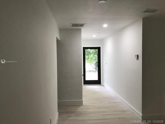 Building Photo - 9401 SW 64th Terrace