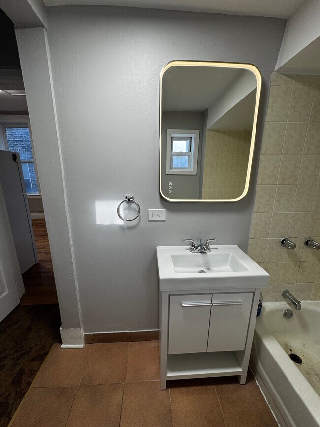 Foto del edificio - 2228 W 18th Pl