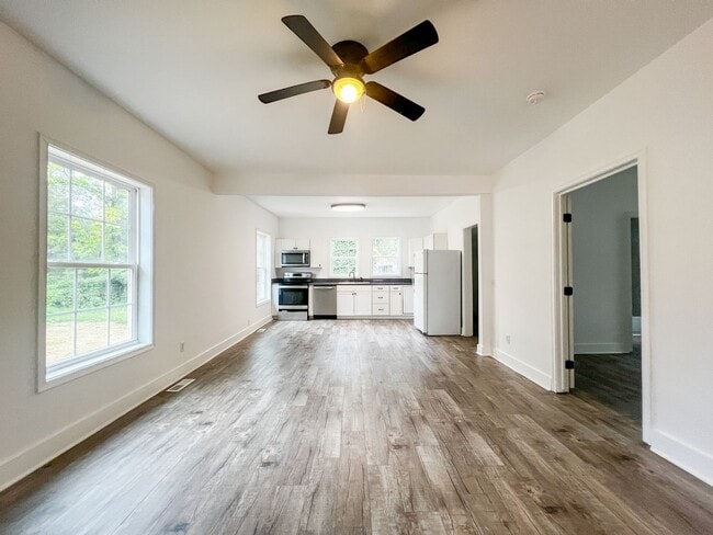 Building Photo - Spacious 3BR Home Near Judson Mill and Dow...