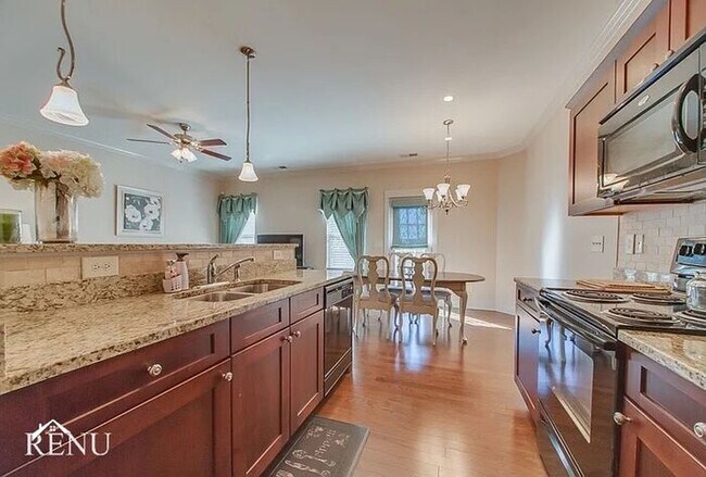 Foto del edificio - 334 Stonecrest Dr