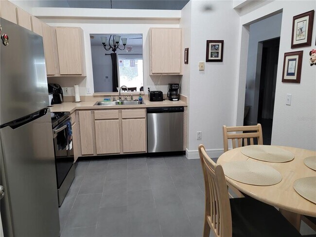 Foto del edificio - 730 Pine Cone Dr