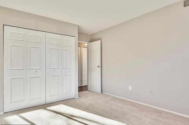 Foto del edificio - 2056 Royal Fern Ct