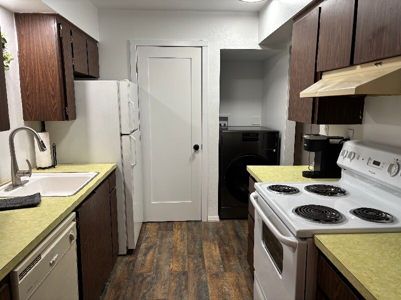 Foto principal - 308 W 6th St