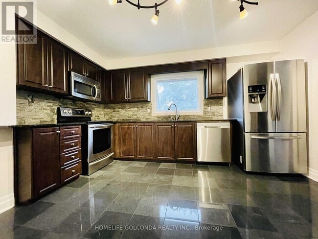 Photo du bâtiment - 909 Ferndale Crescent