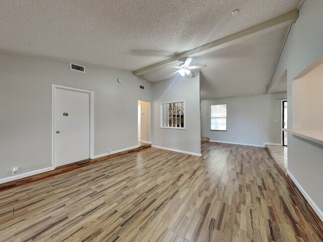 Building Photo - 6235 Cranberry Ln E