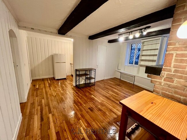 Building Photo - 101 Myrtle St