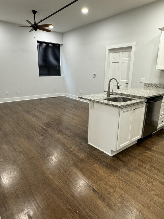 Building Photo - 545 Valley Brook Ave
