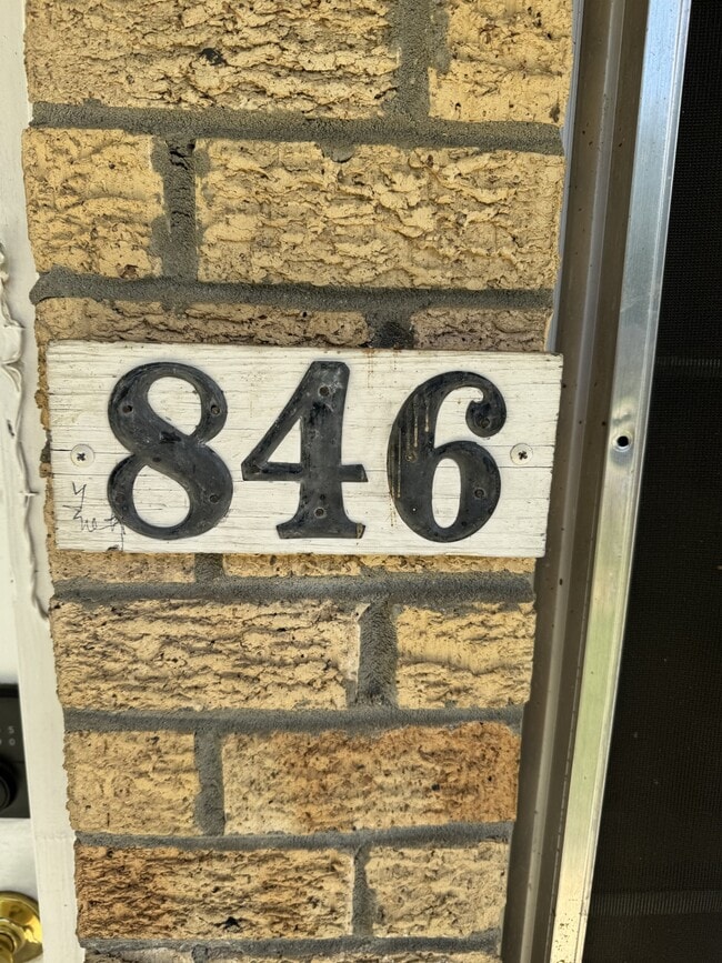 Building Photo - 846 Fernwood St
