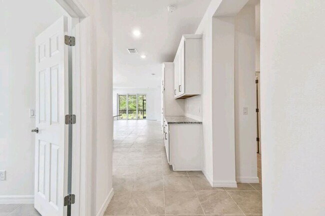 Foto del edificio - Lakewood Ranch Brand New Villa 2 bedroom with flex space (Office/ 3rd Bedroom)
