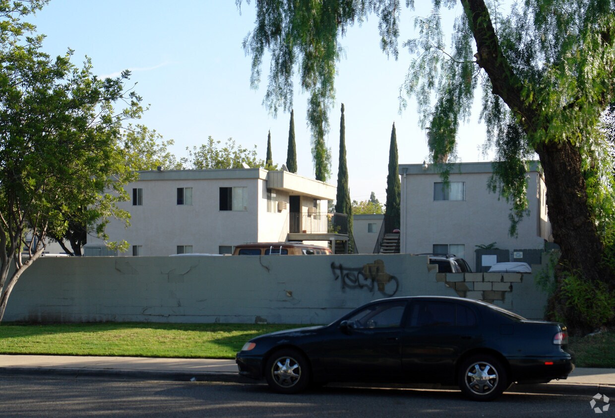 Primary Photo - Villa De Oro