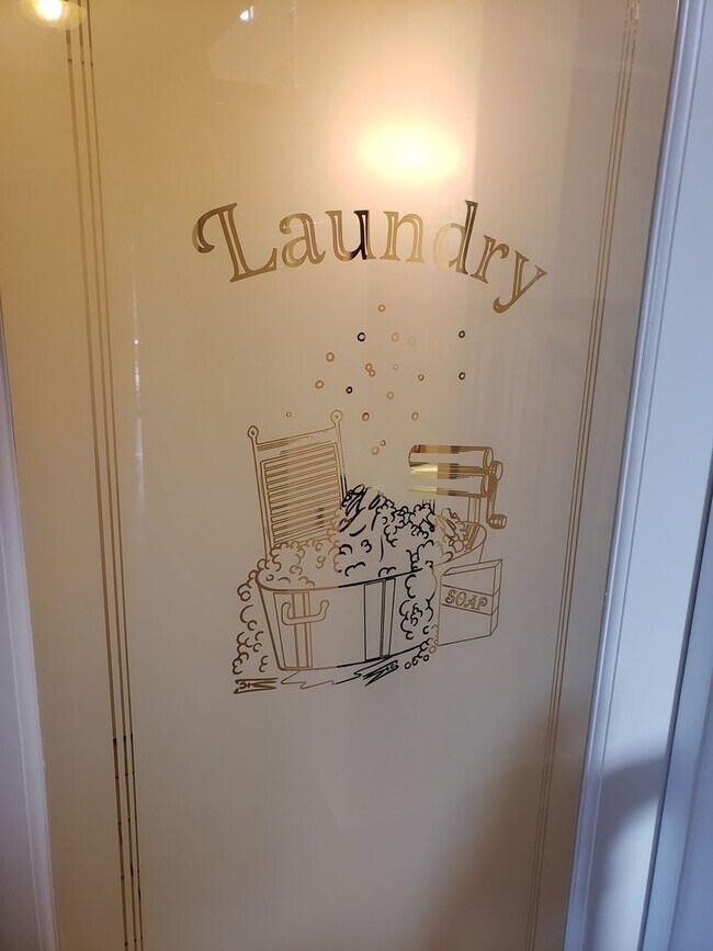 Foto del edificio - Rent Reduction! Must See to Appreciate!