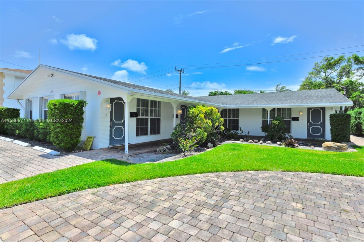 Foto principal - 2160 NE 56th St