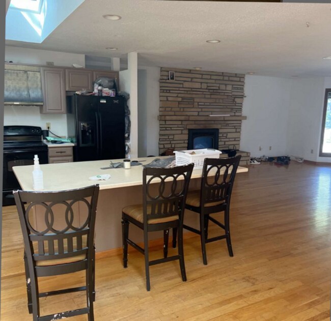 Foto del edificio - $2,900 | 4 Bedroom, 3.5 Bathroom Home | Pe...