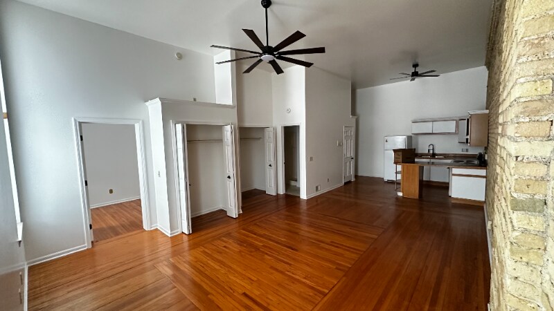 Foto del edificio - 201 N Hamilton St