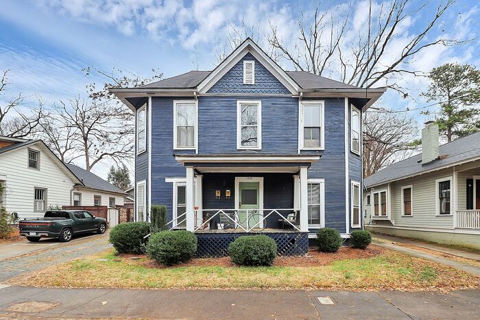 Foto principal - Charming 2nd Floor 2BD/1BA Unit on Pecan Ave!