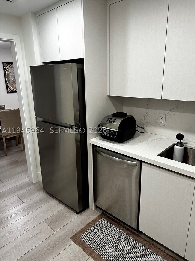 Building Photo - 400 Kings Point Dr