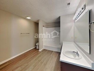 Foto del edificio - 6861 Maywood Cir