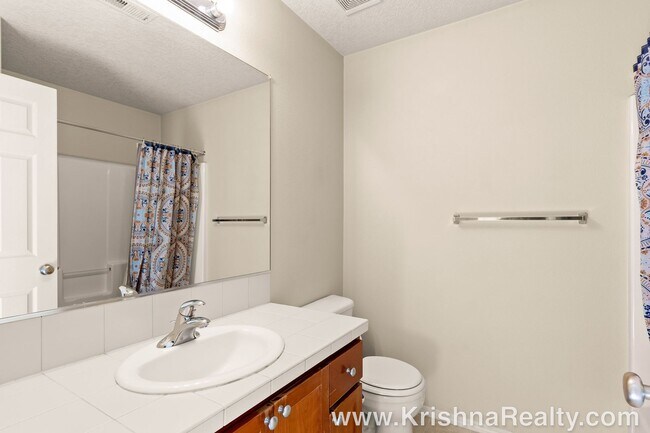 Building Photo - Beautiful Corner Lot 3BD* 3BA* Townhome Lo...