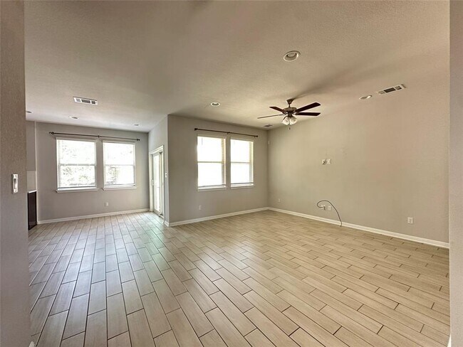 Building Photo - 2724 Stone Branch Dr