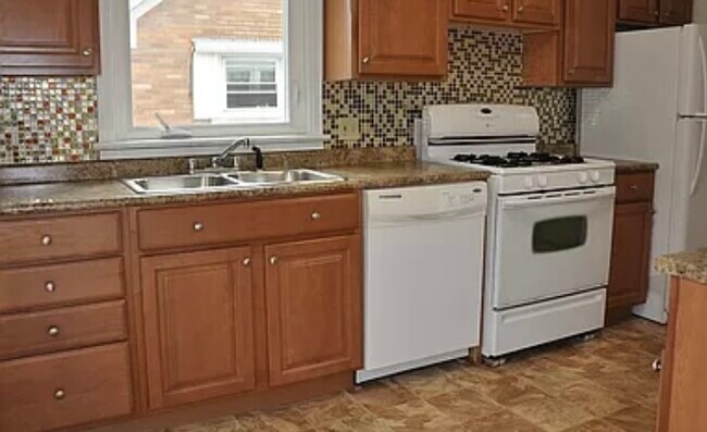 Foto del edificio - 628 E 38th St