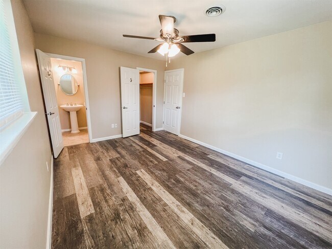 Foto del edificio - 724 Gubert Ln