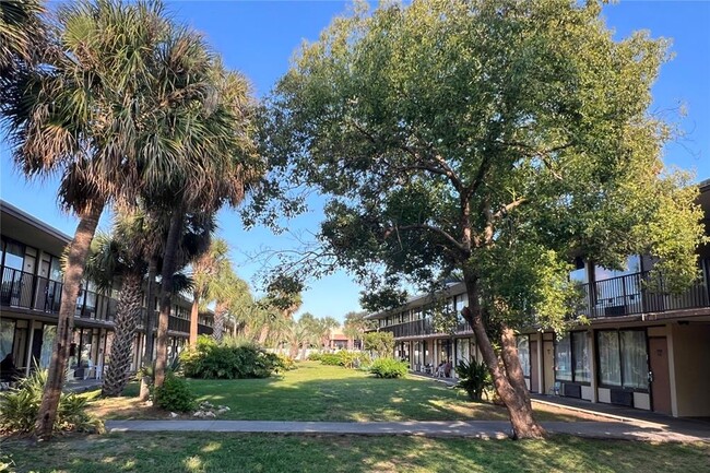 Building Photo - 7900 S Orange Blossom Trail