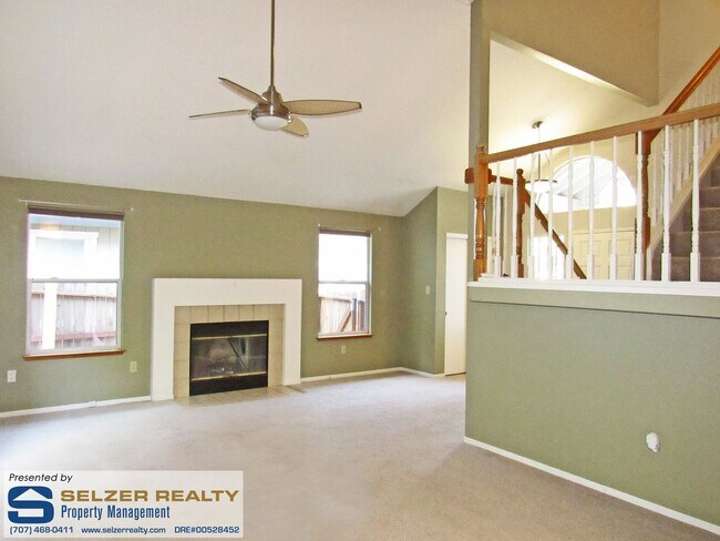 Foto del edificio - Handsomely appointed 4 bd. home near parks, schools, & shopping!