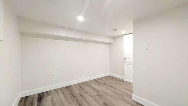 Building Photo - 1227 Gladstone Ave