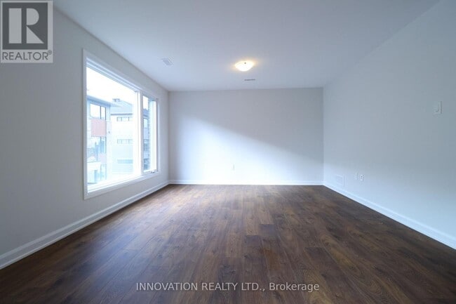 Photo du bâtiment - 911 Creekway Private