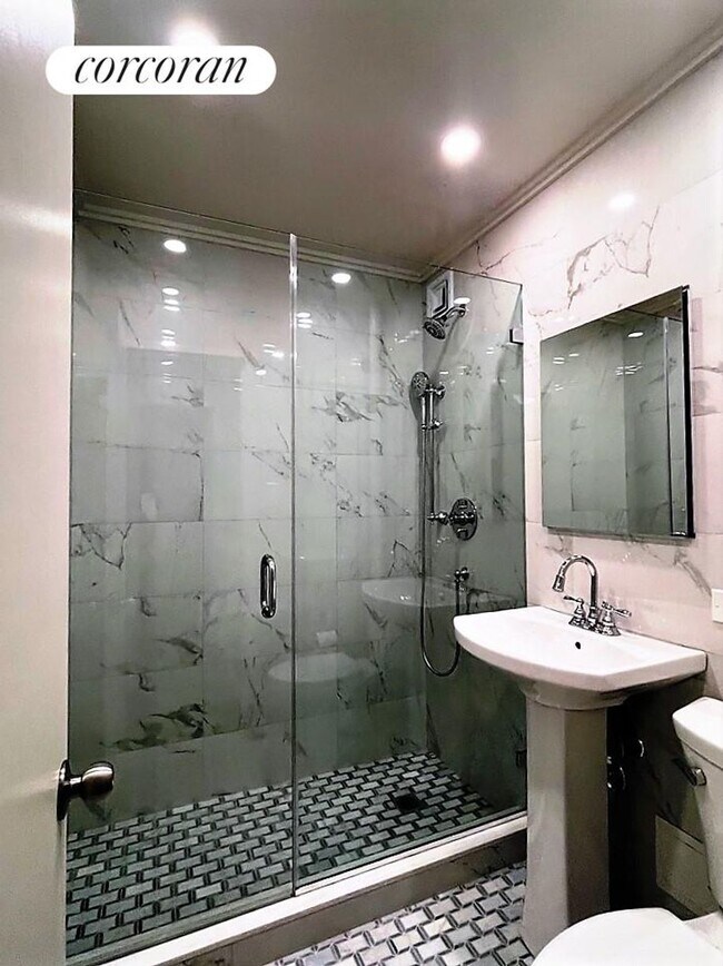 Foto del edificio - 416 E 85th St