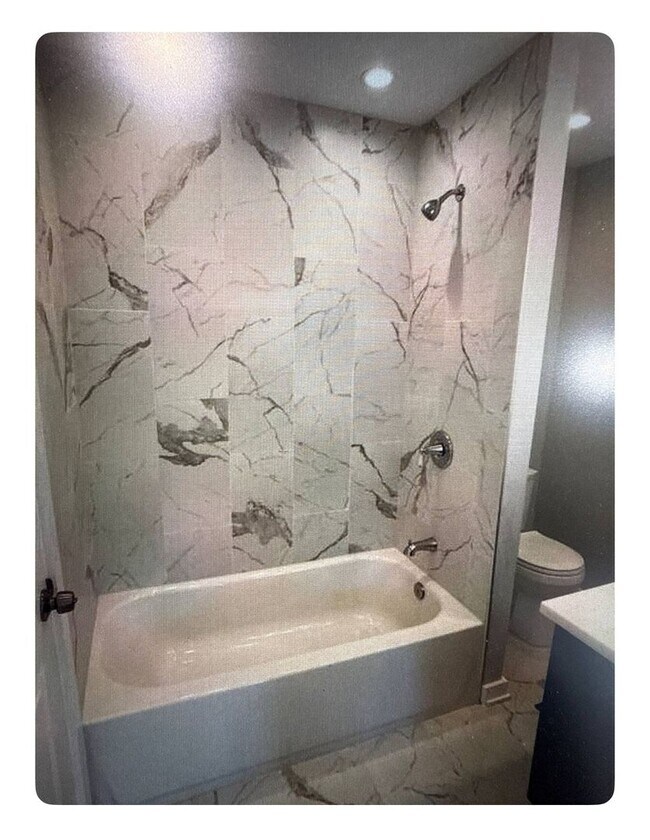 Foto del edificio - 3984 Blaine St NE