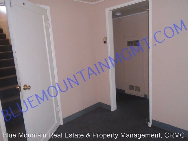 Foto del edificio - 221-221 1/2 N Foote Ave