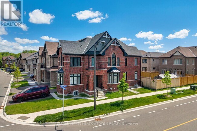 Photo du bâtiment - 1410 Wellwood Terrace