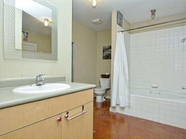 Foto del edificio - 1601 E 5th St.