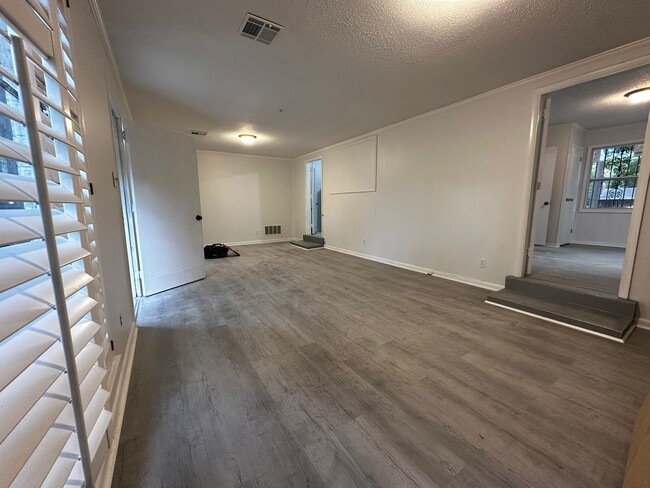 Building Photo - 76 S Haardt Dr