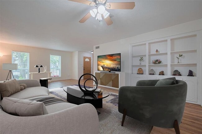 Building Photo - 13040 Trail Hollow Dr